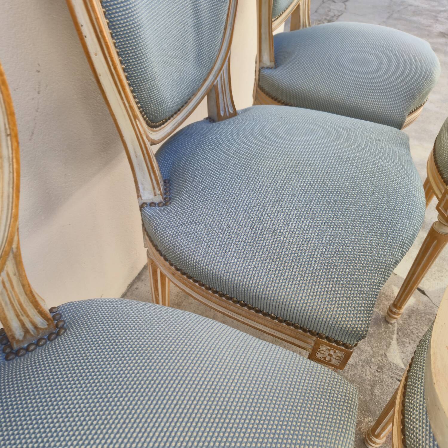 Set of 6 Louis XVI style chairs with antique patinated medallion