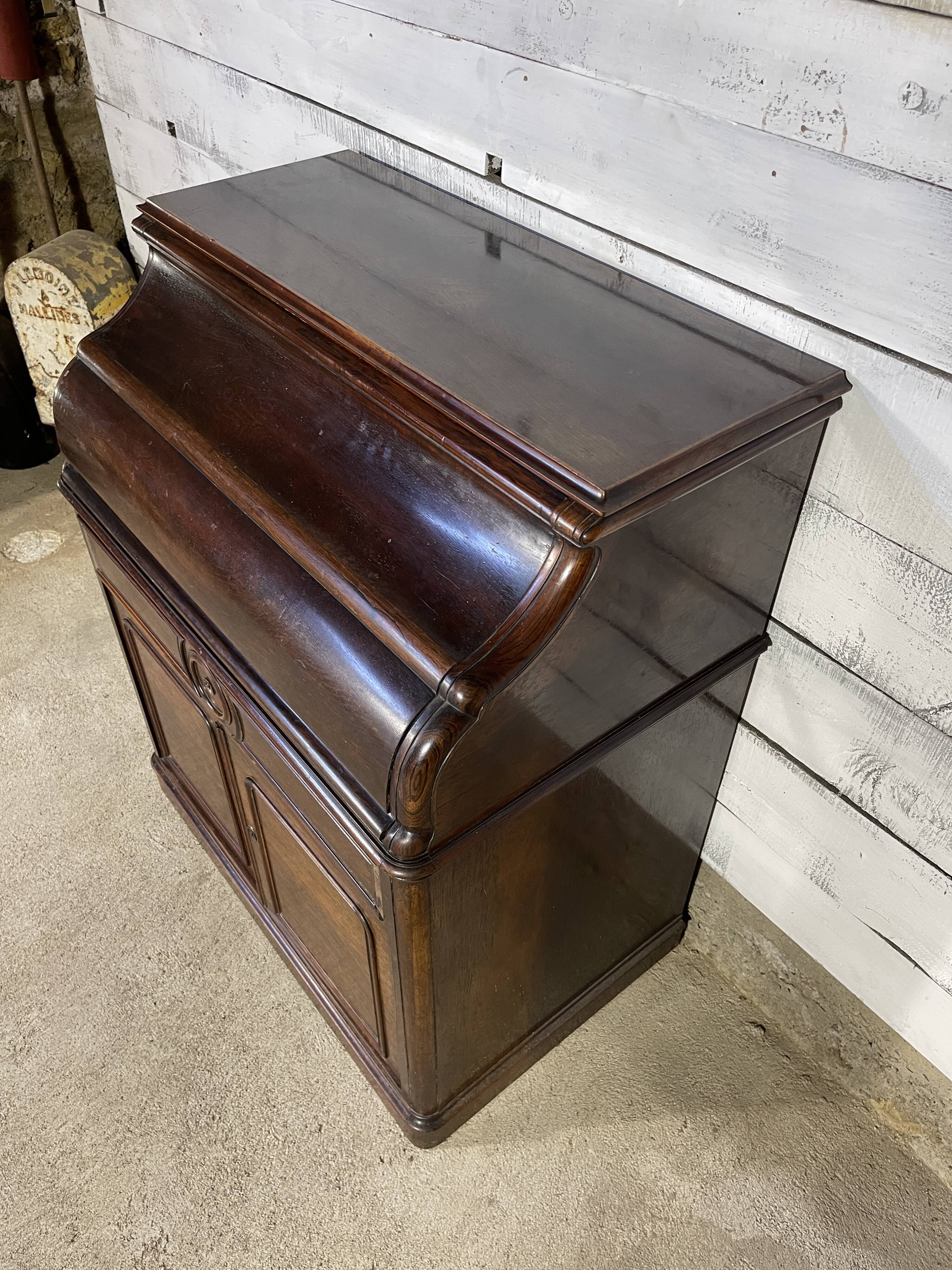 Railway chest of drawers
