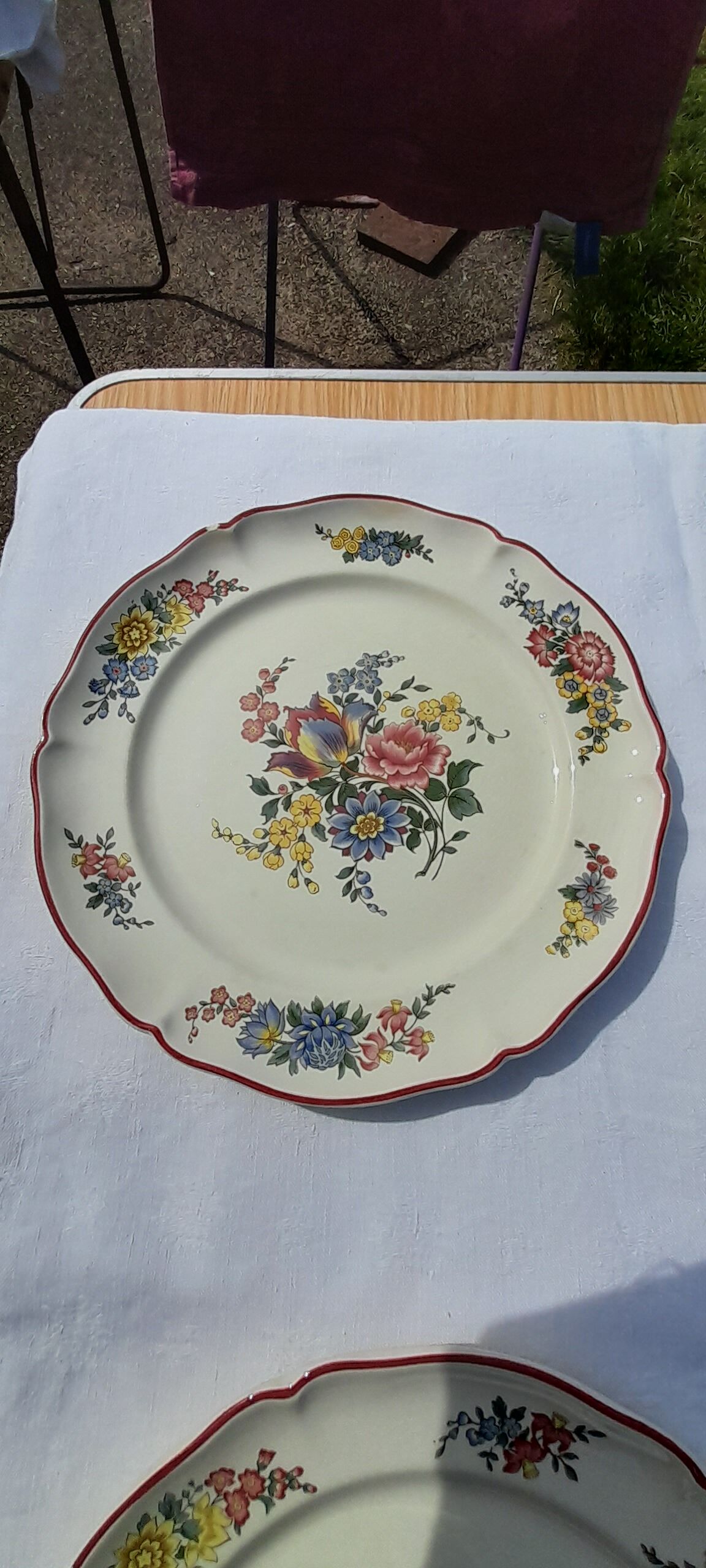 4 flat plates in Villeroy & Boch earthenware model flowers of Montclair diam 25 cm