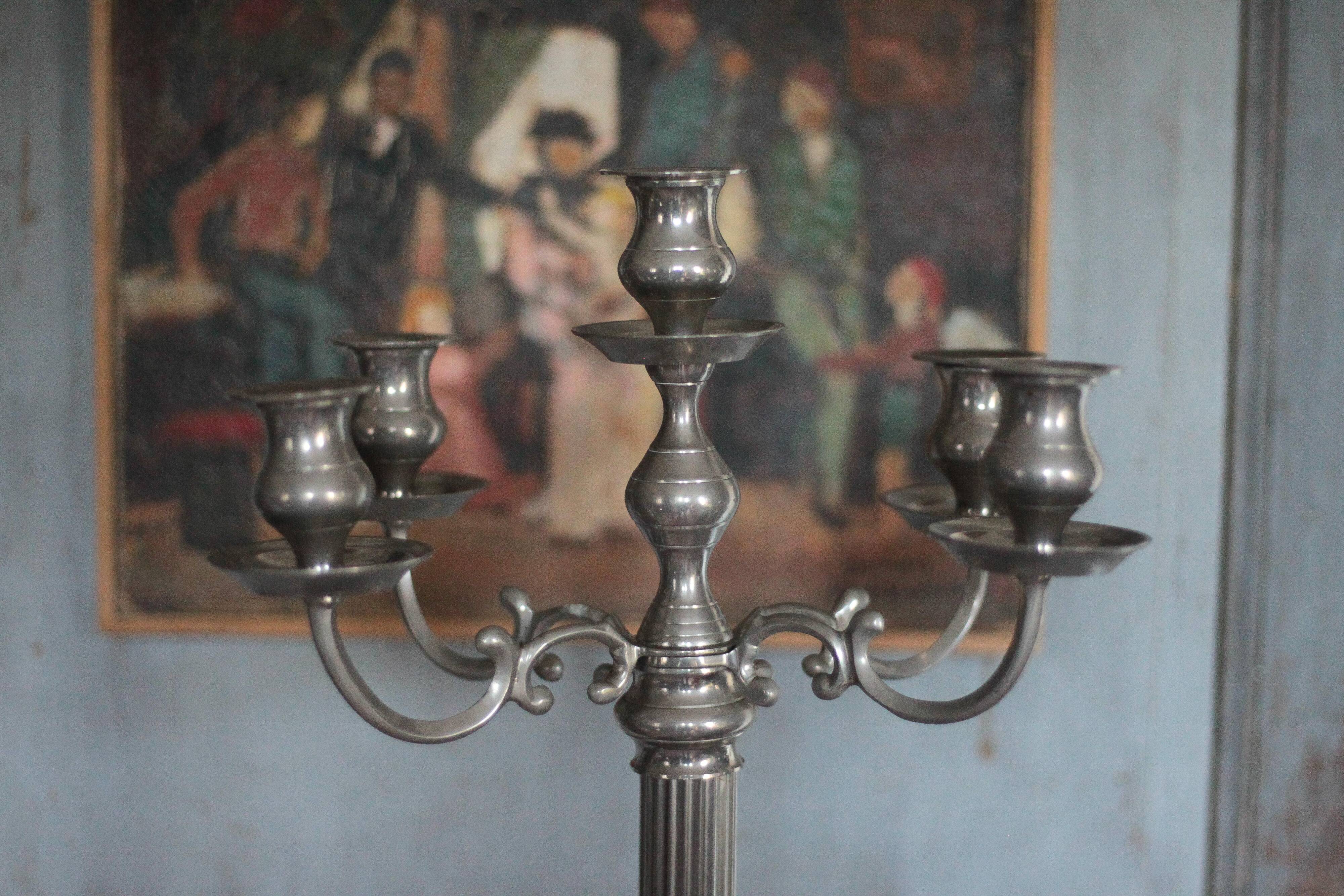 Chandelier with 5 lights, large candelabrum, candle holder, interior decoration.