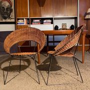 Set of 2 wicker armchairs and coffee table Raoul Guy 1950