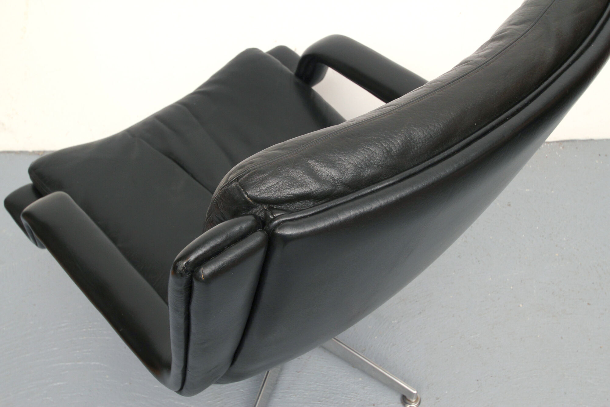 1970s leather swivel chair from geoffrey hartcourt for artifort