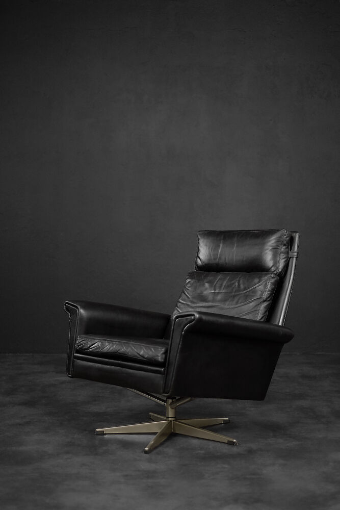 Mid-century danish modern minimalist black leather swivel armchair by georg thams, 1960s