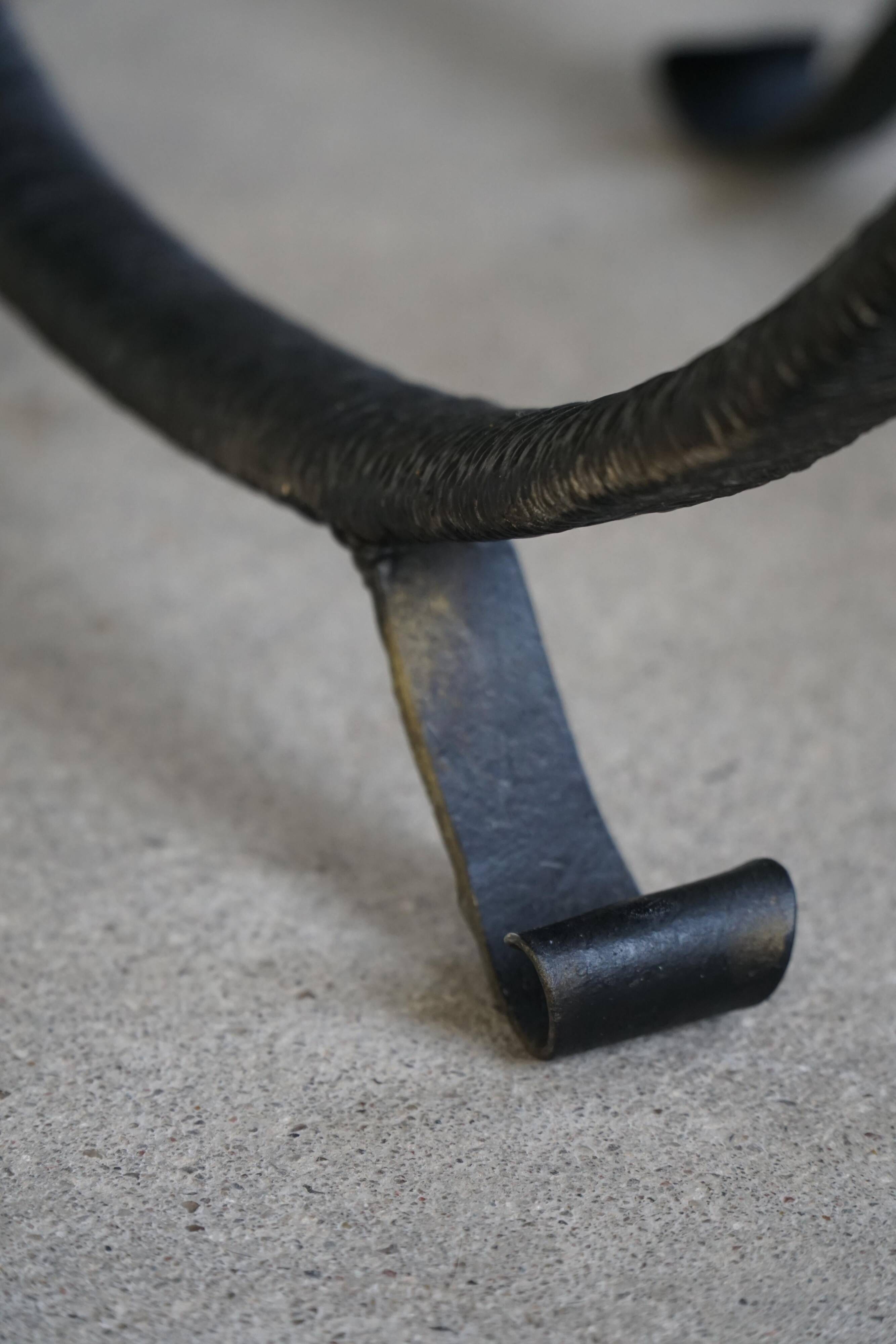 Decorative shelf unit, round metal frames with curved legs and glass shelves, 1960.