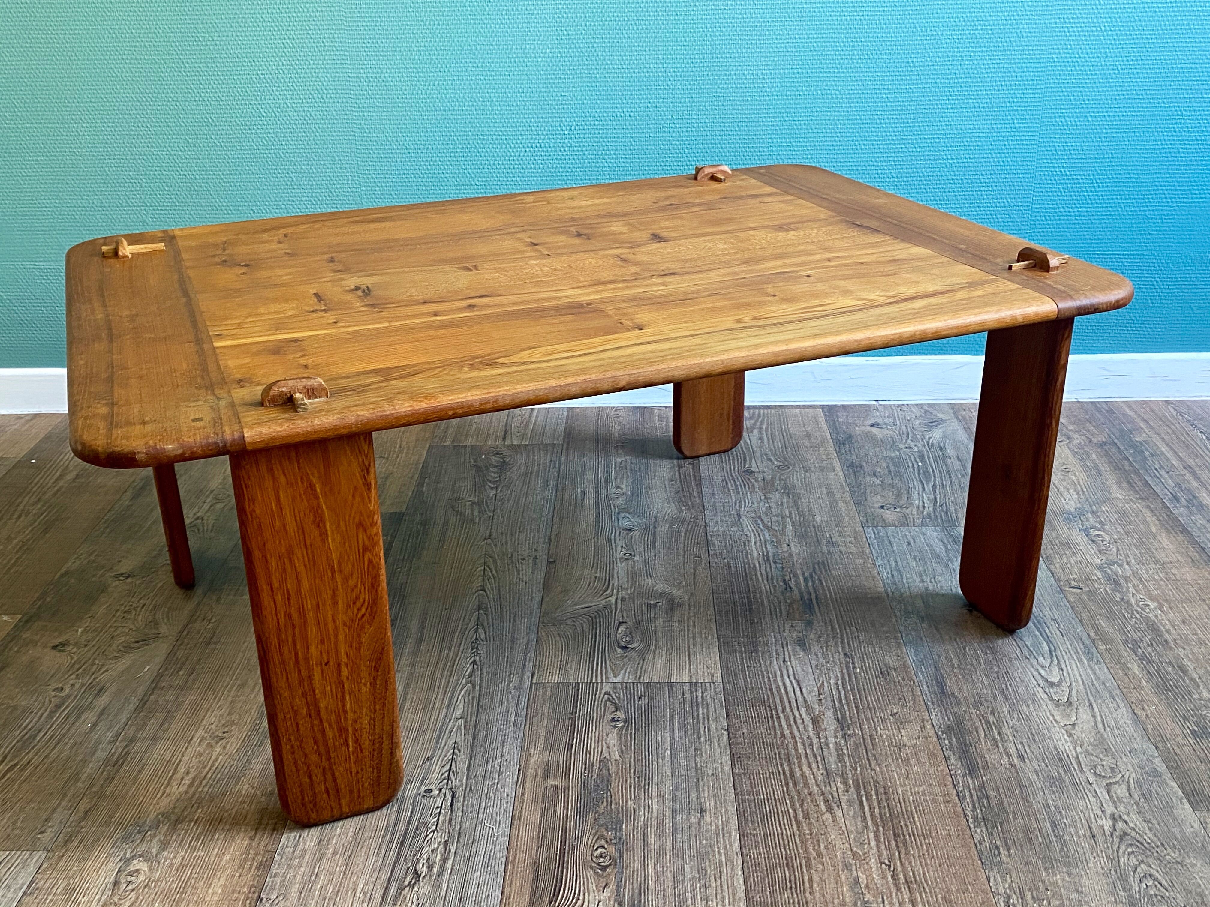 Coffee table in blond wood signed Alain Gaubert (20th century)