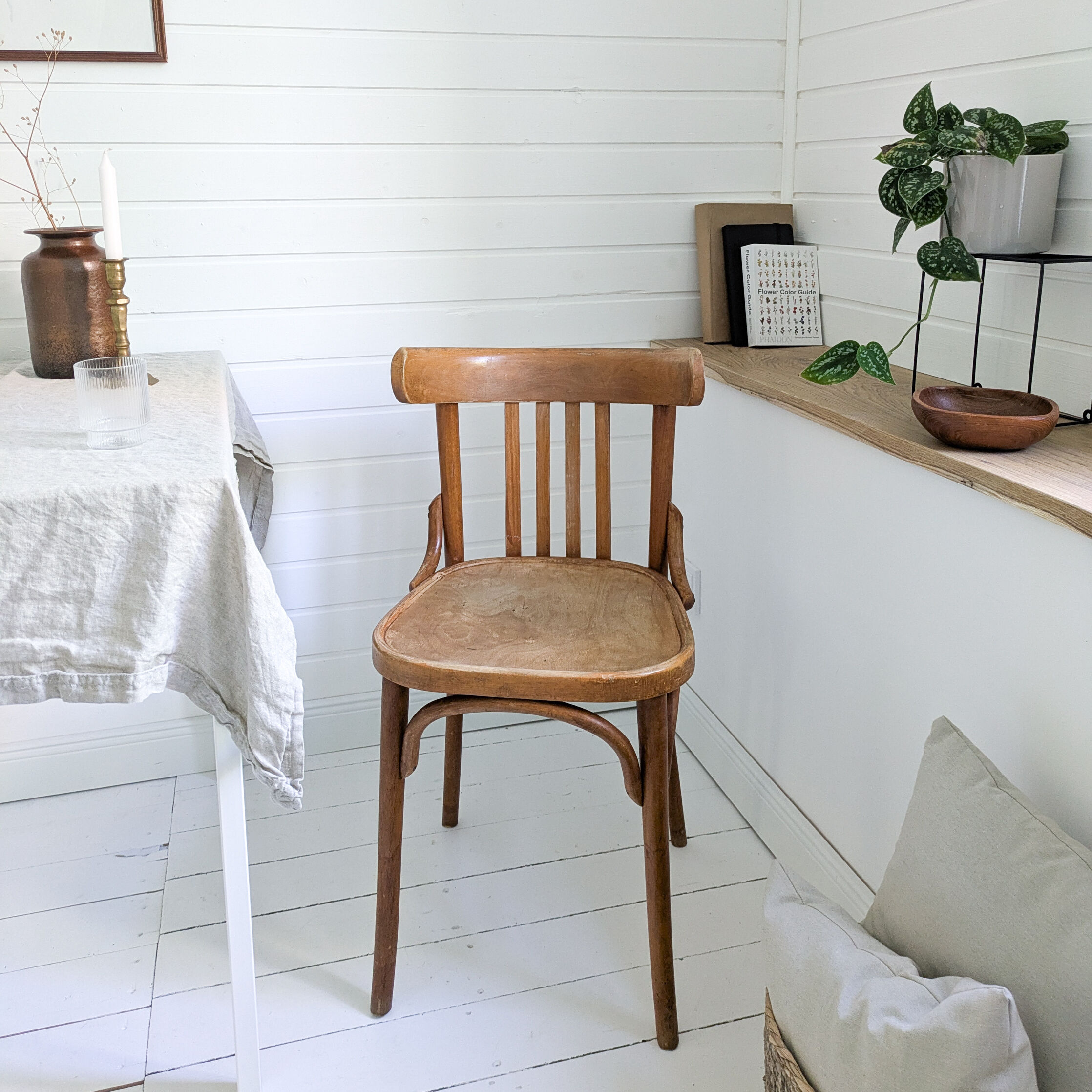 Chaise bistrot vintage en bois courbé avec dossier à barreaux
