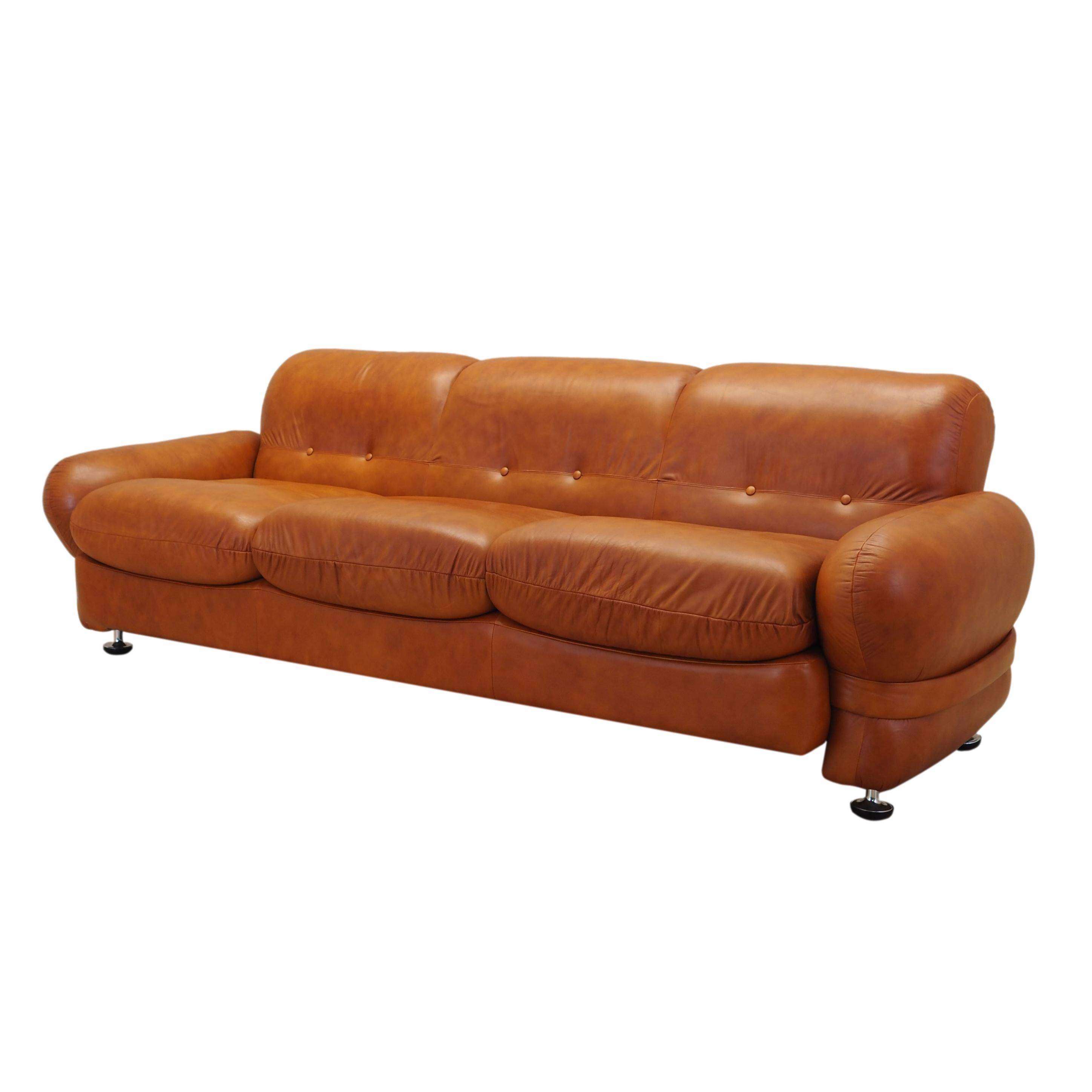 Red leather sofa, Italian design, 1970s, production: Italy