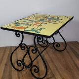 Table basse fer forgé plateau porcelaine peint d'une scène Provençale vintage 60s/70s
