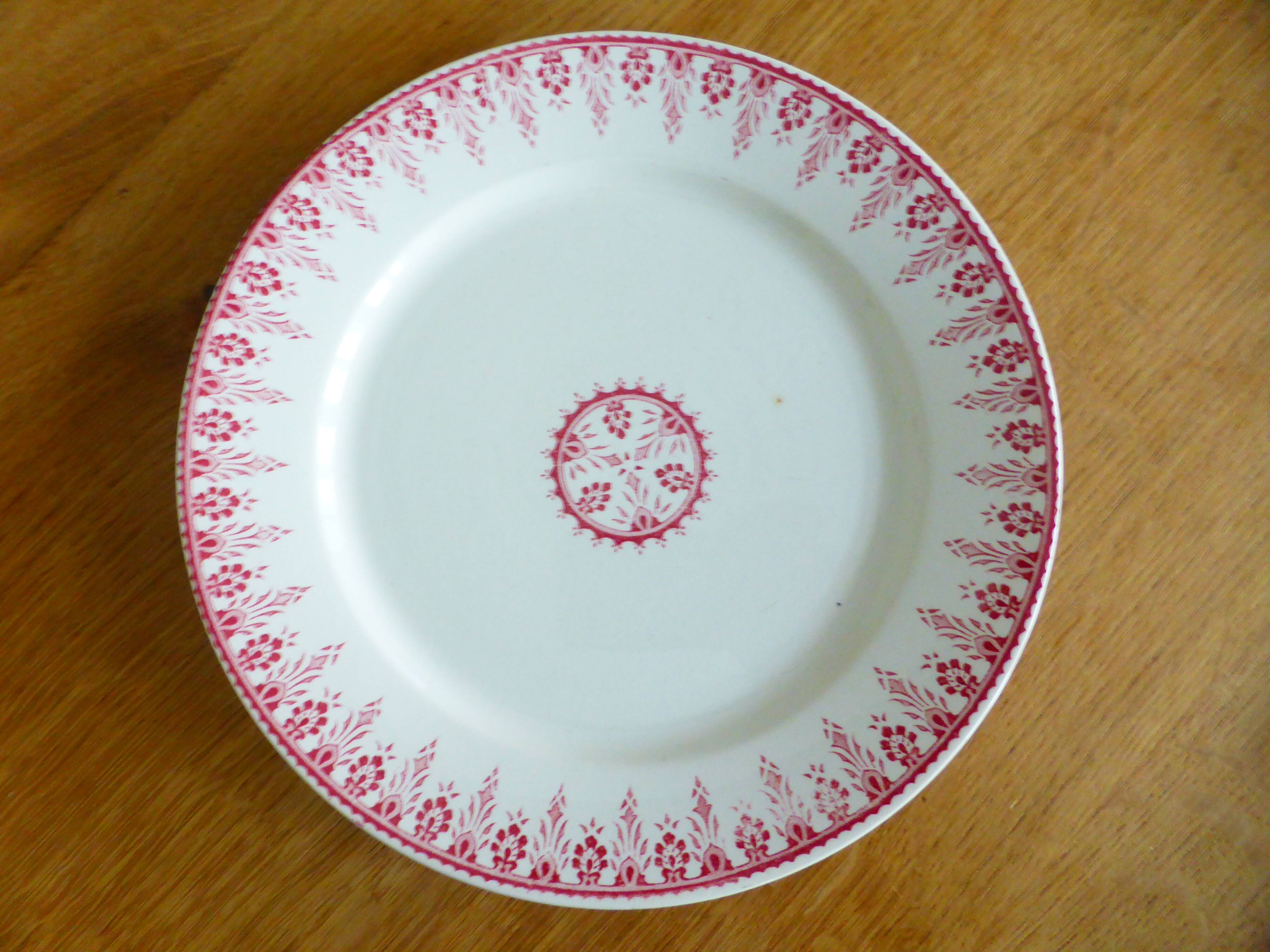 Assiette plate de Digoin Sarreguemines modèle Alger