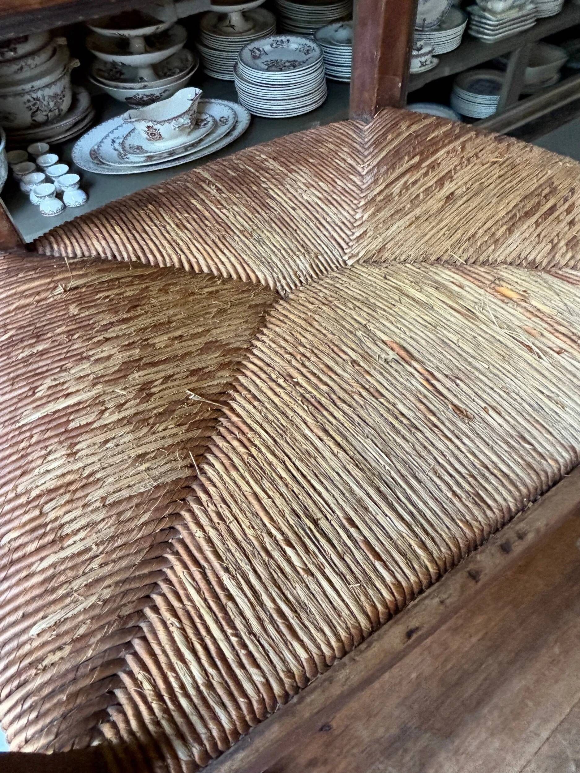 Chaise haute de métier en bois et paille