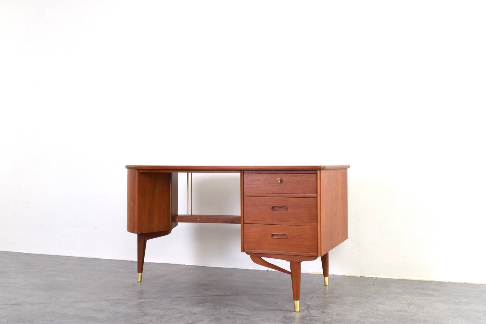 Mid-Century Organic Teak Desk from Sola Møbler, 1960s.