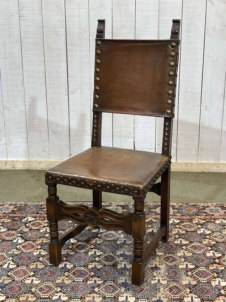 High-backed chair from the early 20th century in oak and leather