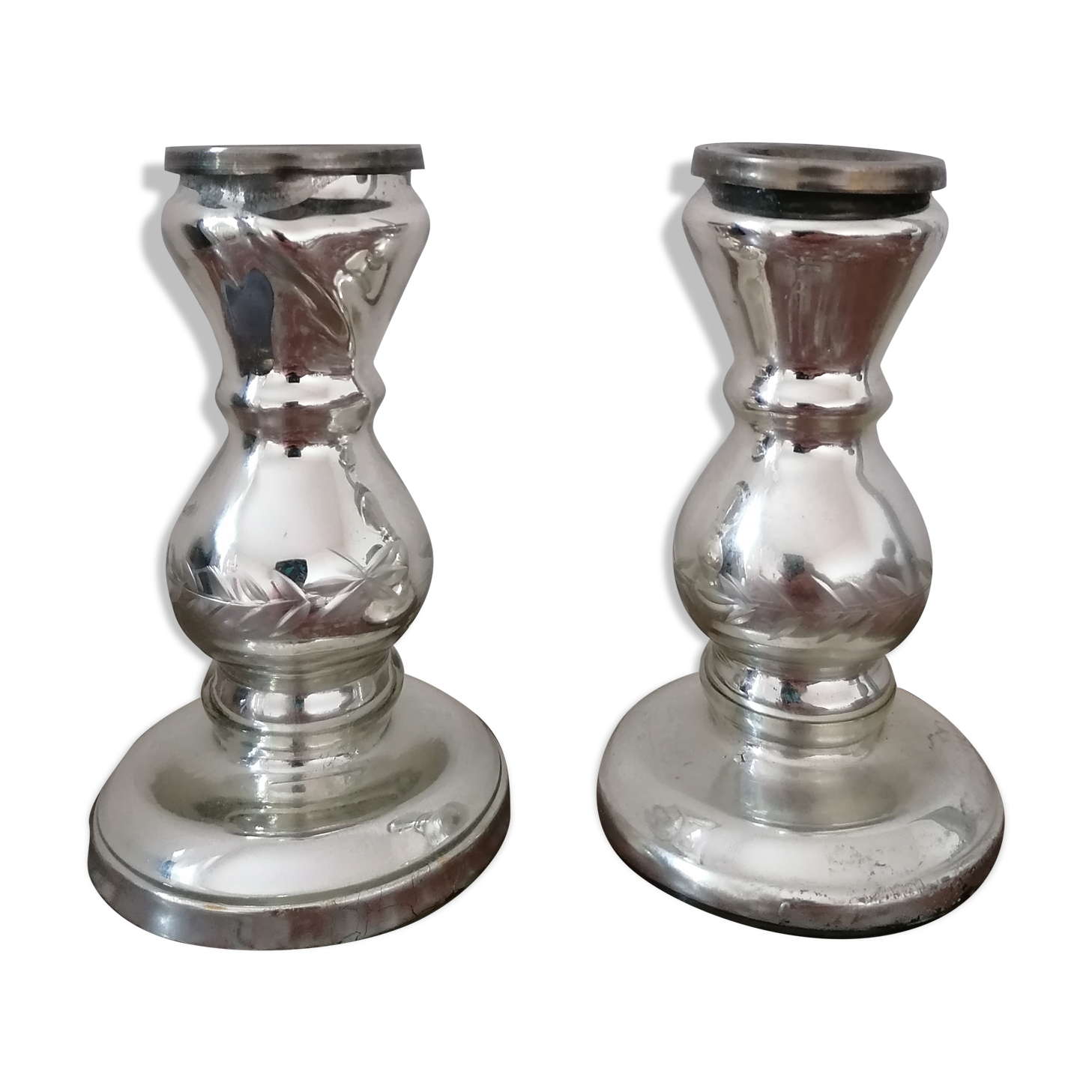 Paire de bougeoirs en verre églomisé