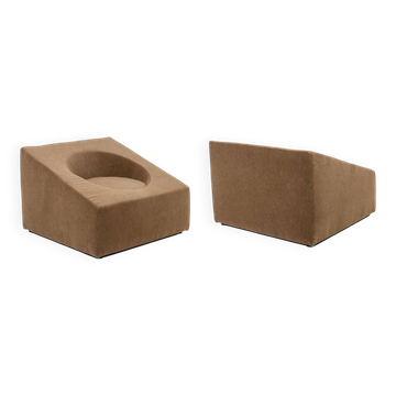 Pair of beige mohair fabric cube armchairs. Contemporary.