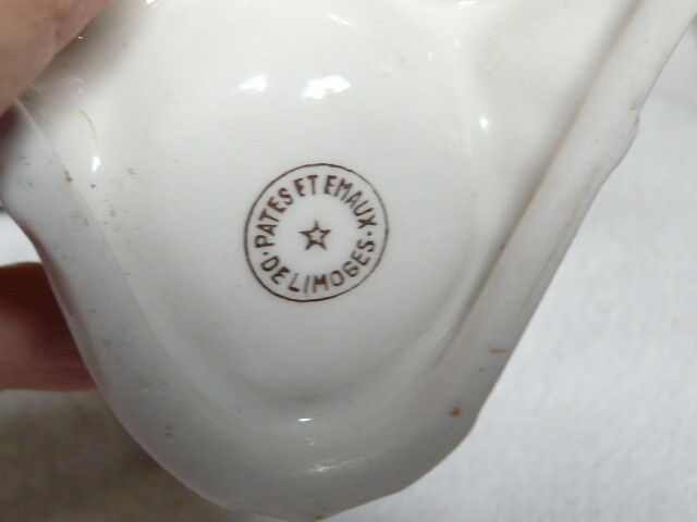 Salière poivrière et moutardier en porcelaine de Limoges forme champignons