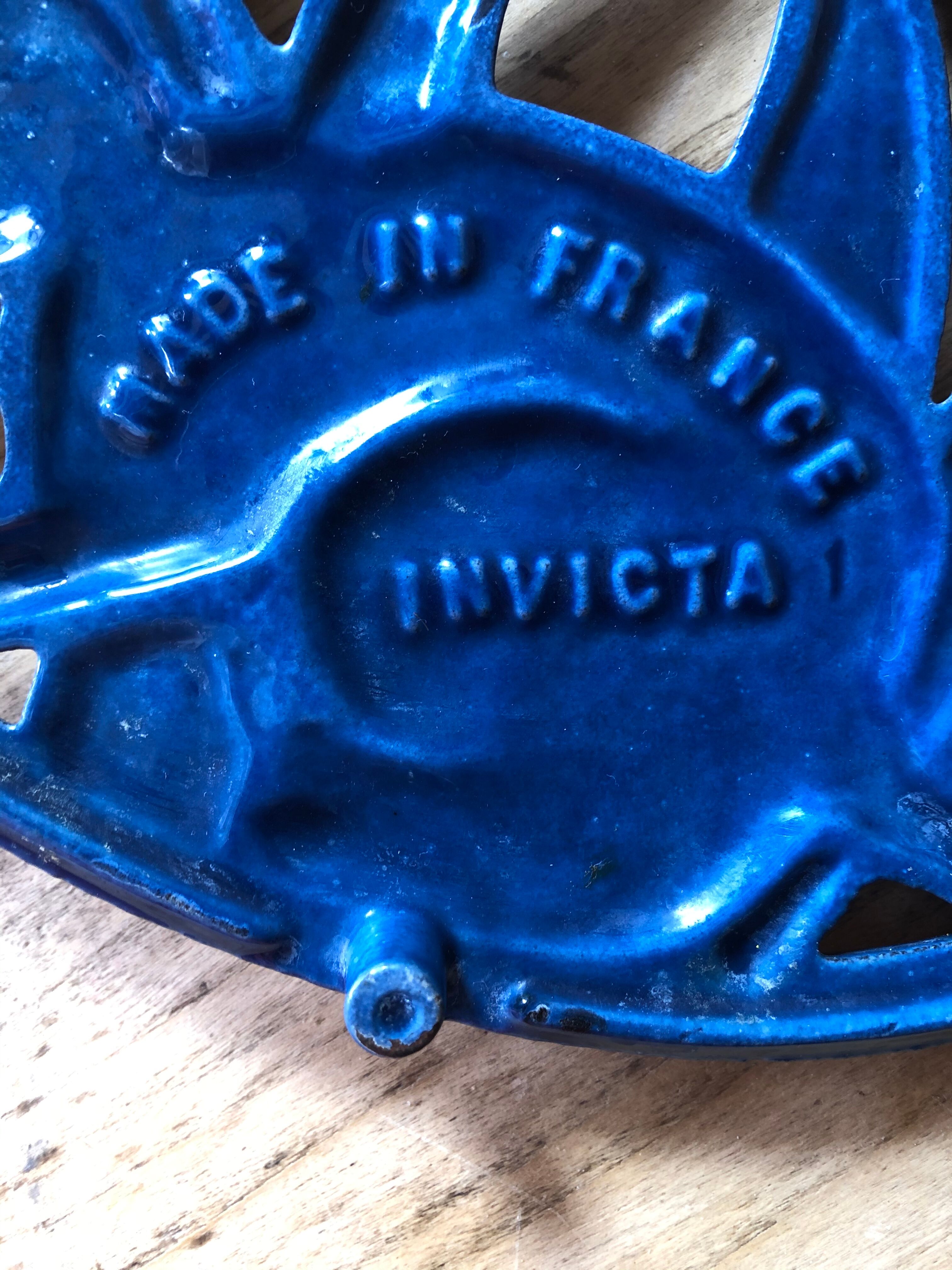 Cast-iron table mat