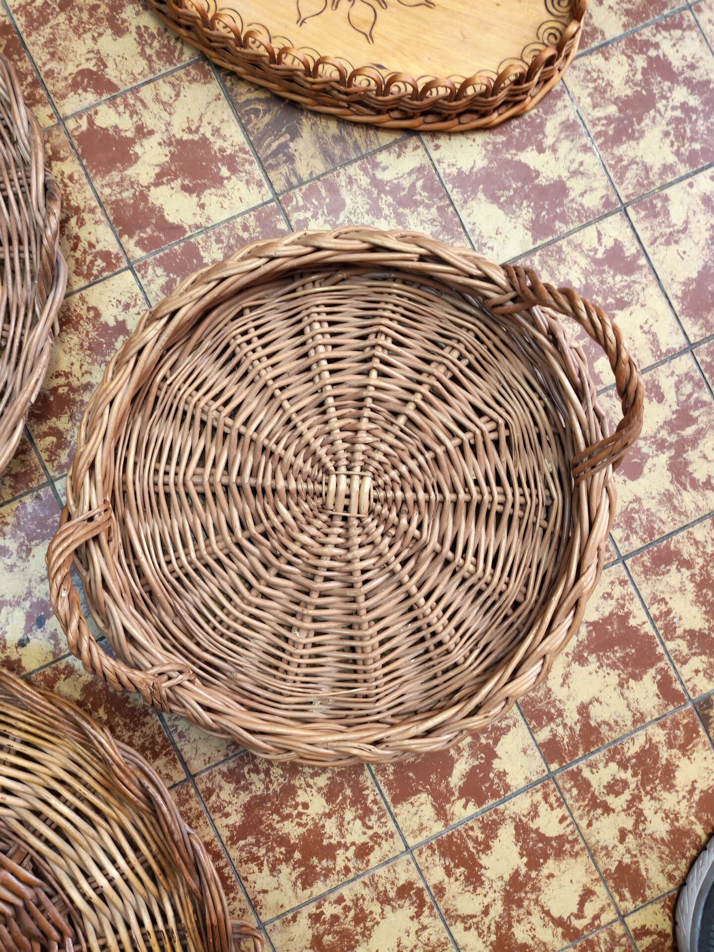 Lot de 4 plateaux en osier vintage