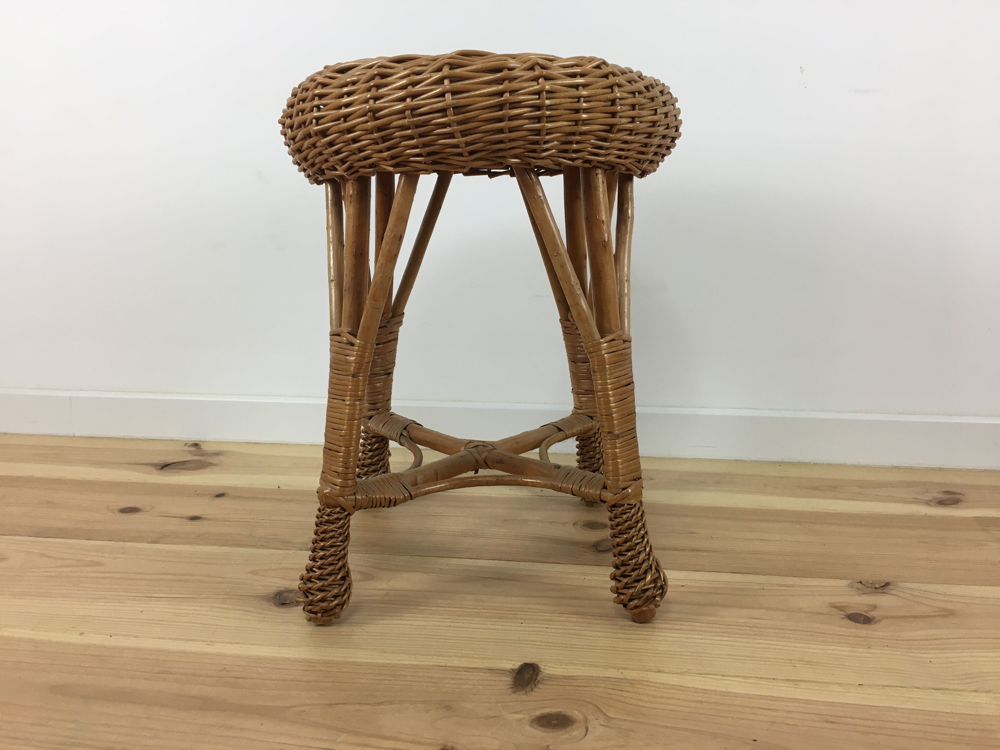 Tabouret en osier rotin