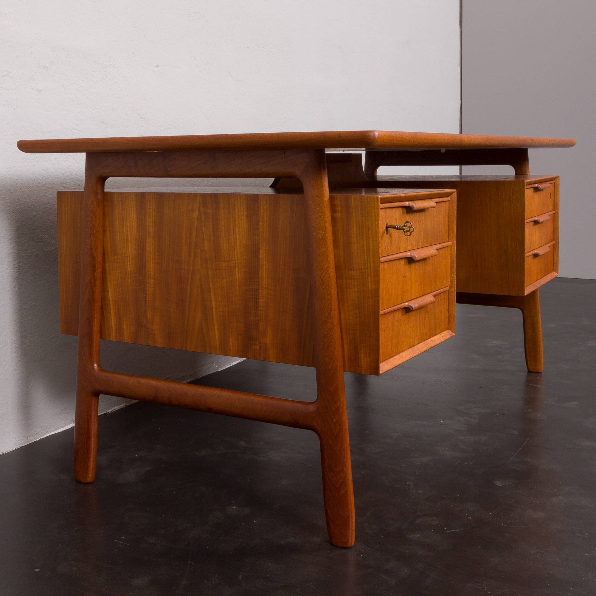 Freestanding teak desk, model 75 Gunni Omann for Omann Jun's Møbelfabrik