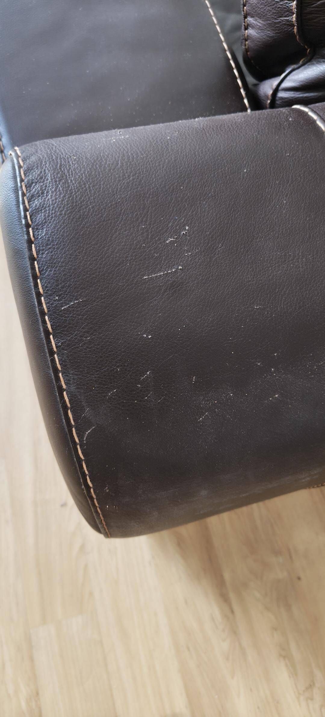 Authentic two-seater sofa in genuine leather.