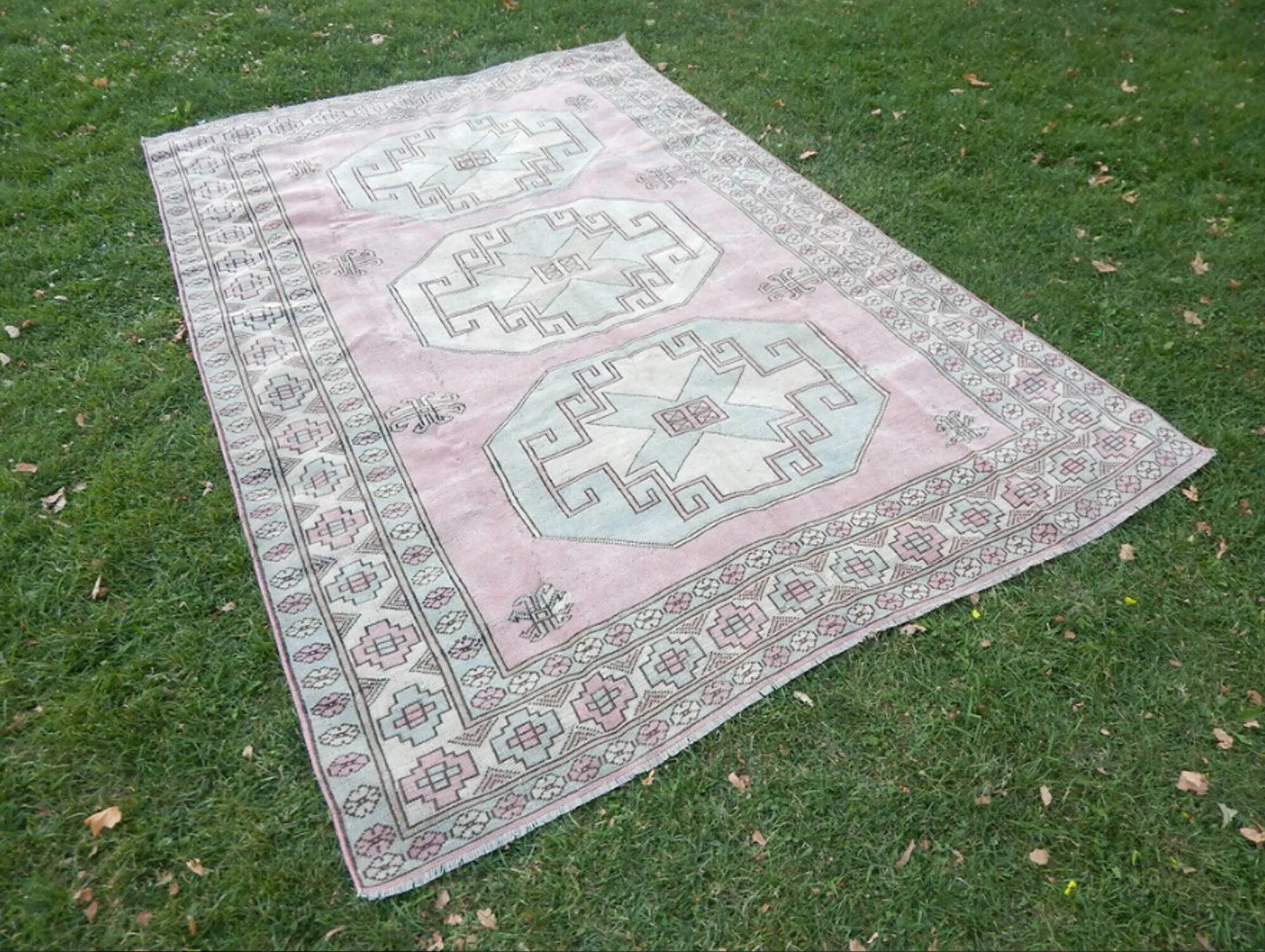 Vintage handmade Turkish rug 215x320 cm