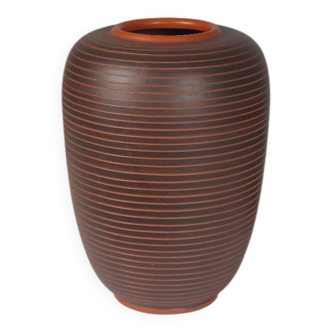 Ceramic vase decorated with vintage sgraffito by Rudi Stahl.