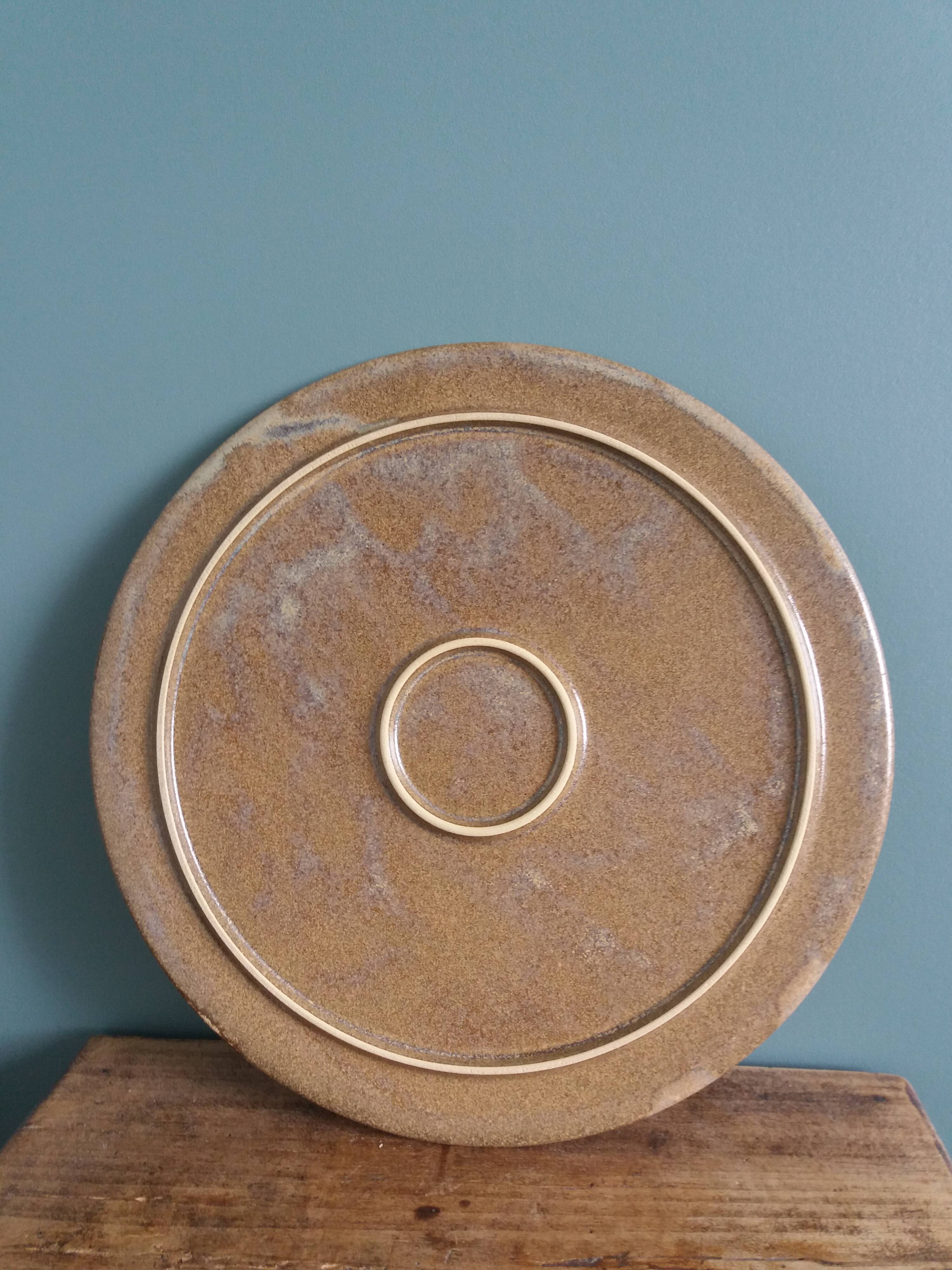 Round tray display for cake or cheese stoneware trivet