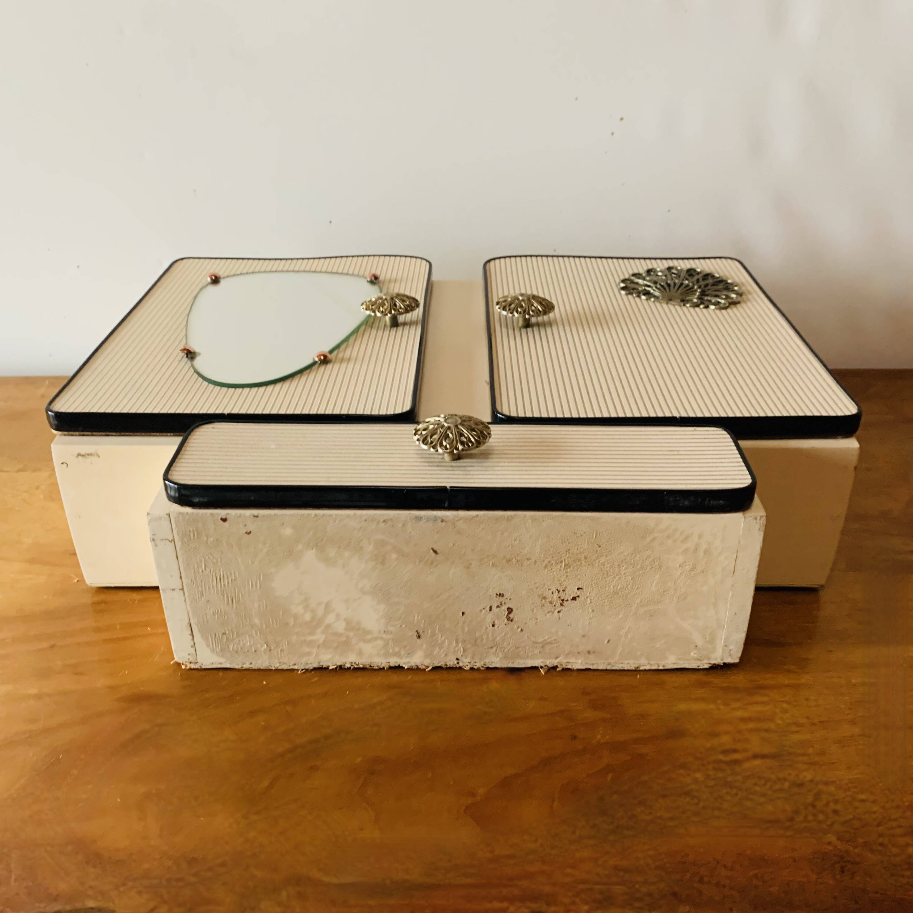 Vintage medicine cabinet - 1950s.