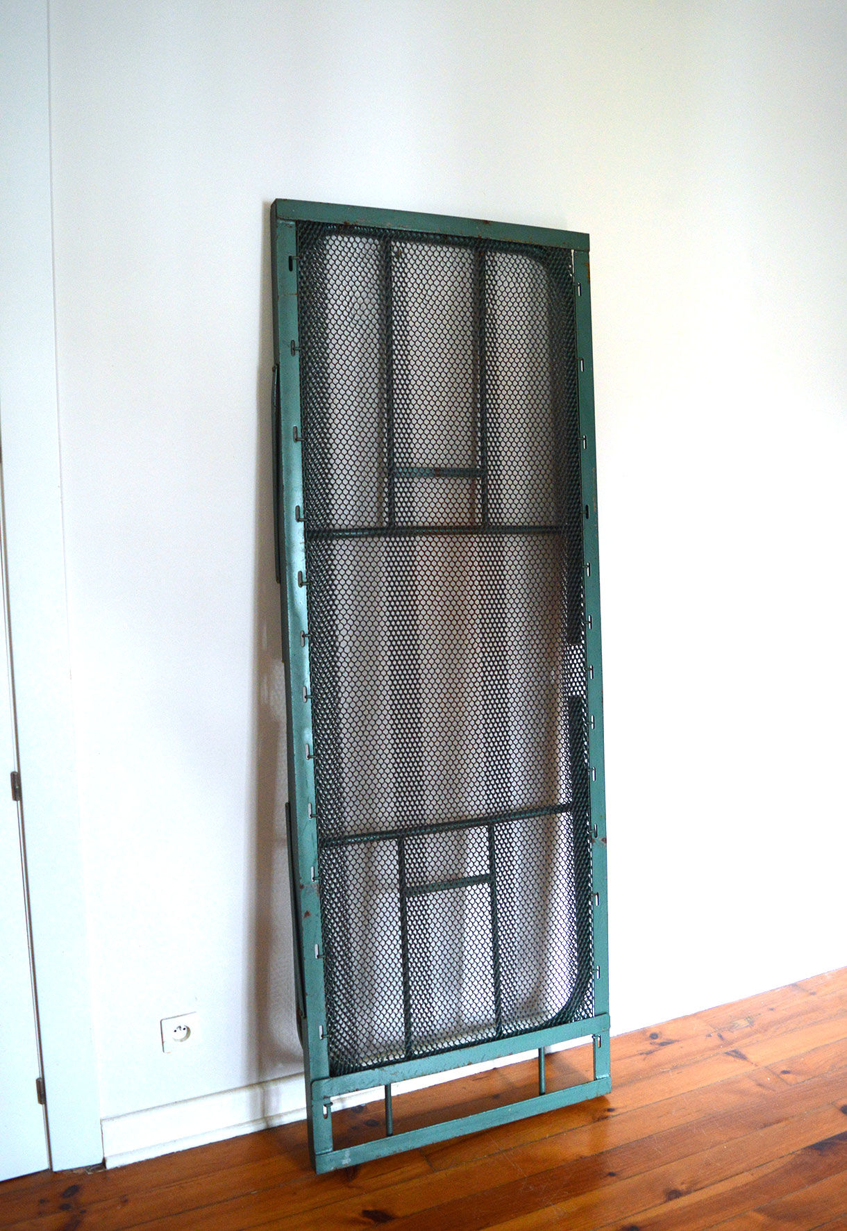 Foldable metal extra bed