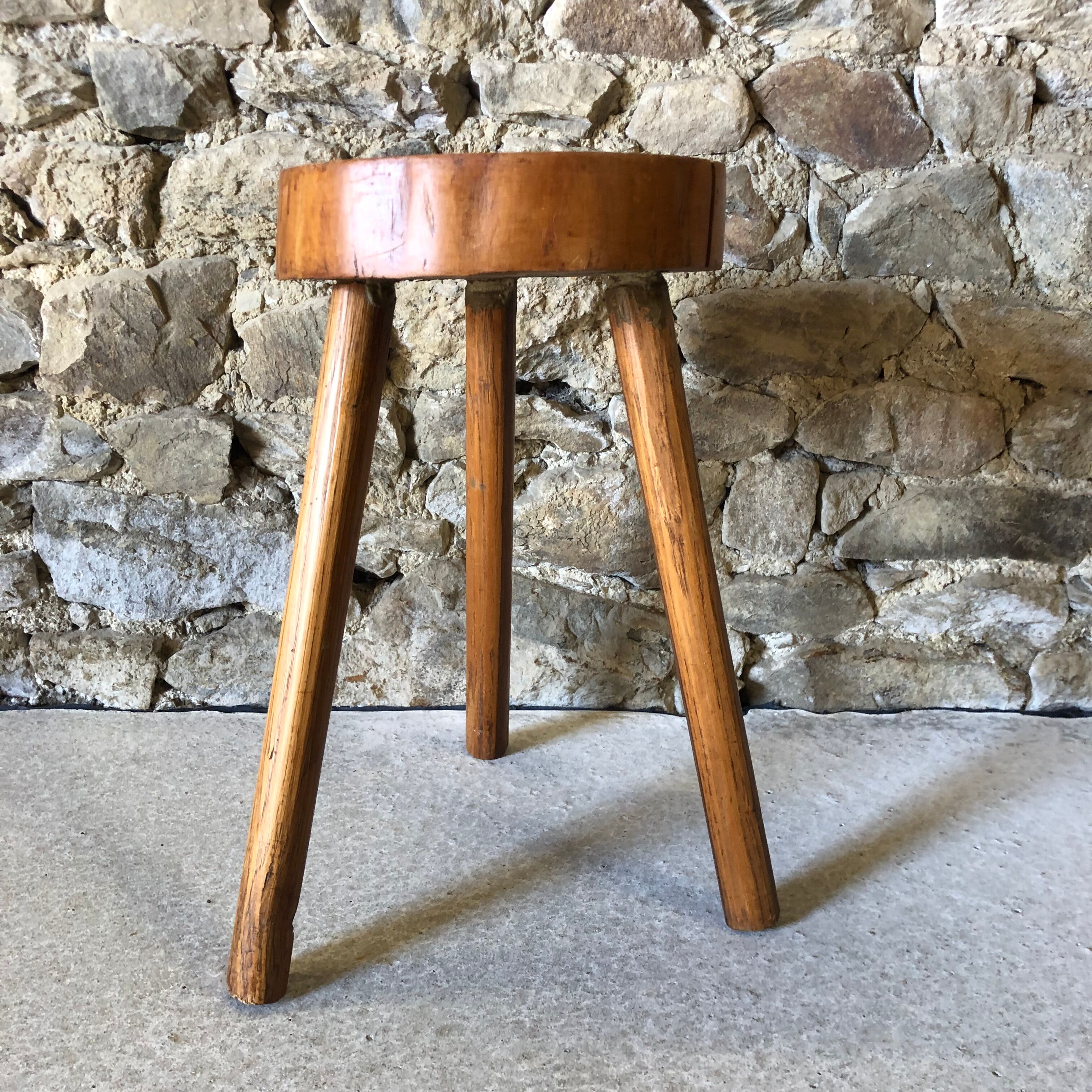 Lot de 4 tabourets en bois tripode art brut