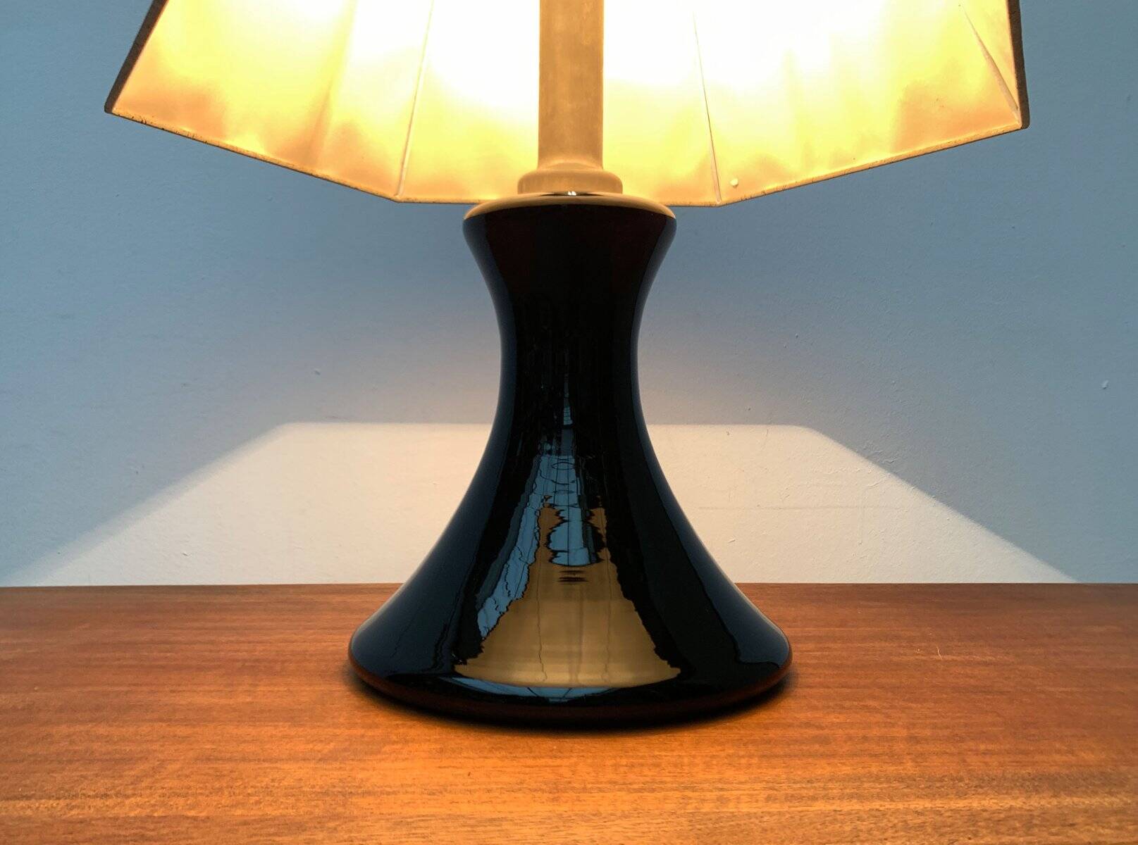 Floor or table lamp in German glass and synthetic cork in M Design style by Ingo Maurer, 1960s.