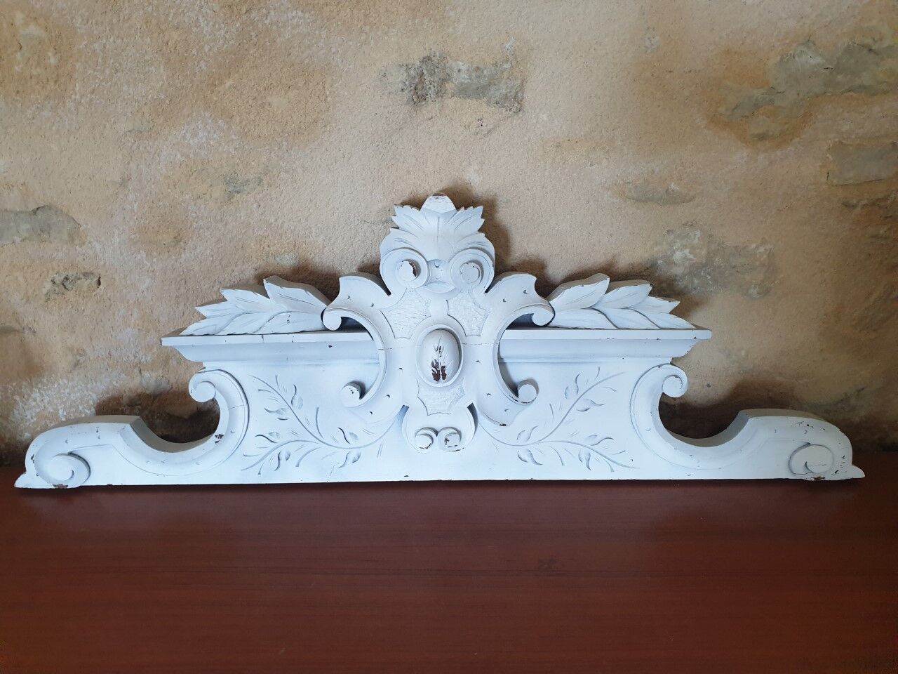 Fronton bois sculpté