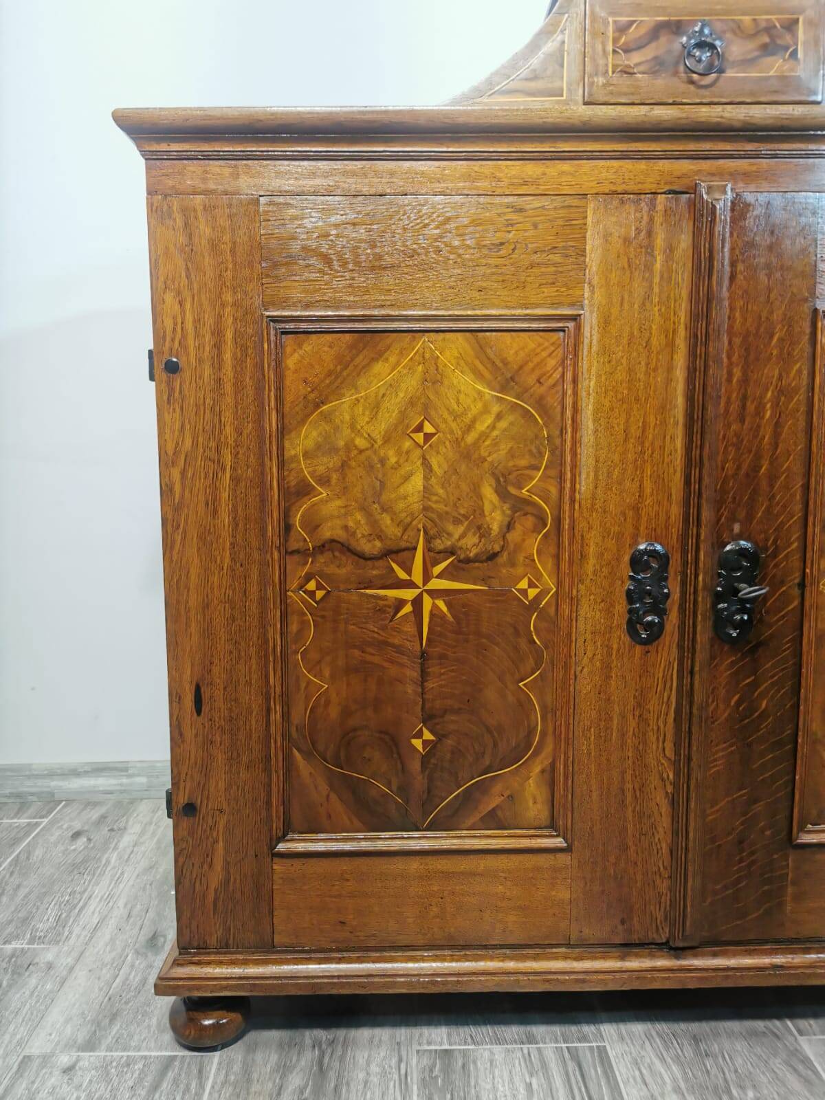 Baroque cabinet