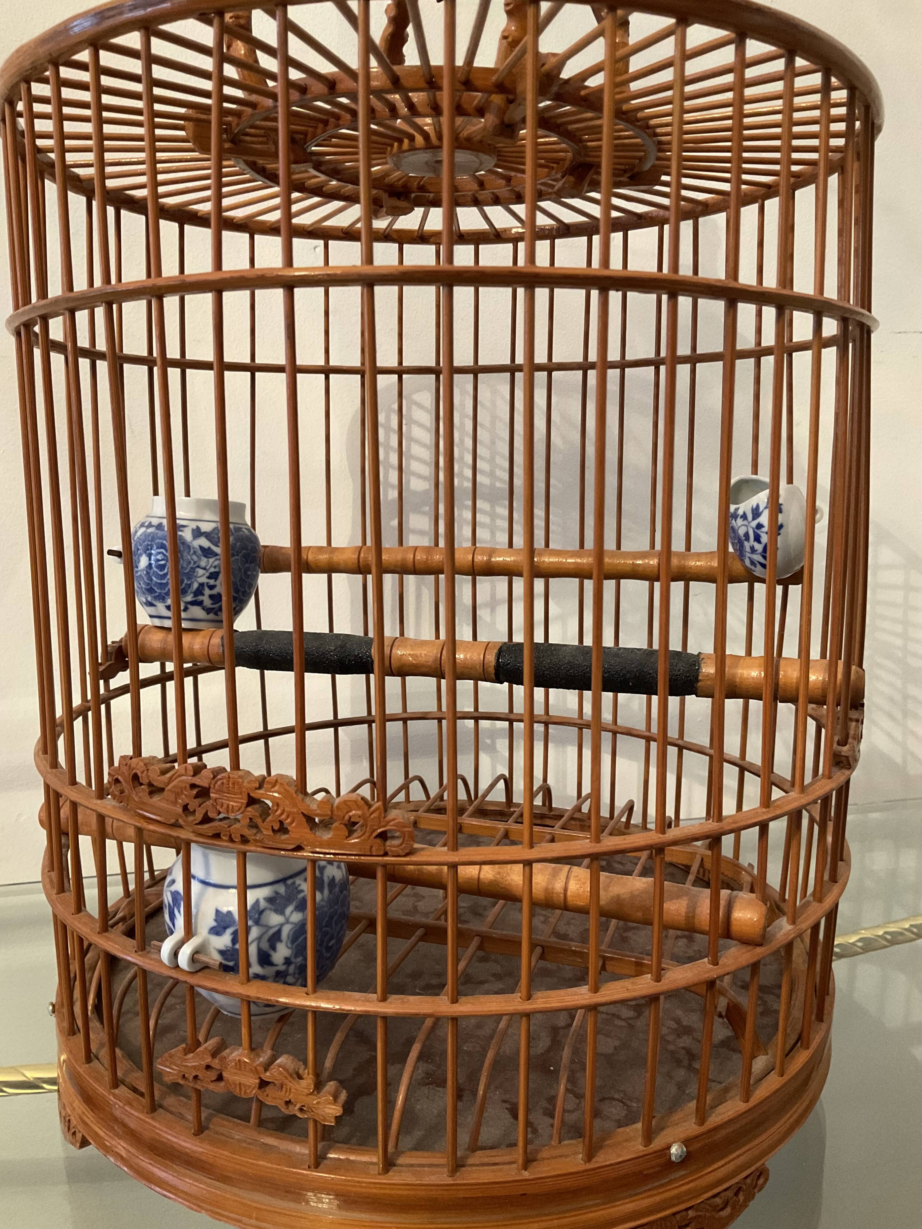 Ancienne cage à oiseaux en bois et rotin
