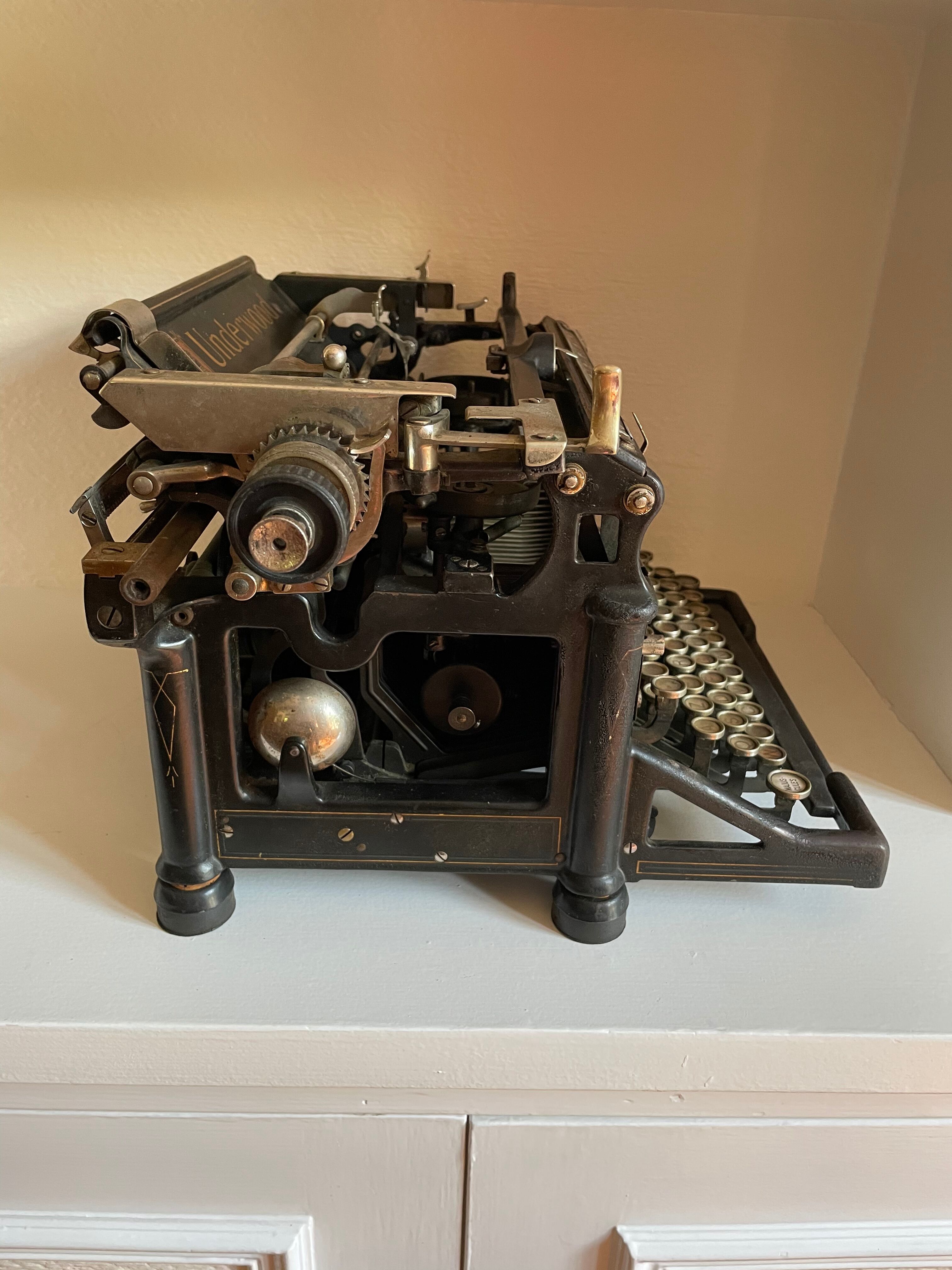 Machine à écrire underwood années 20