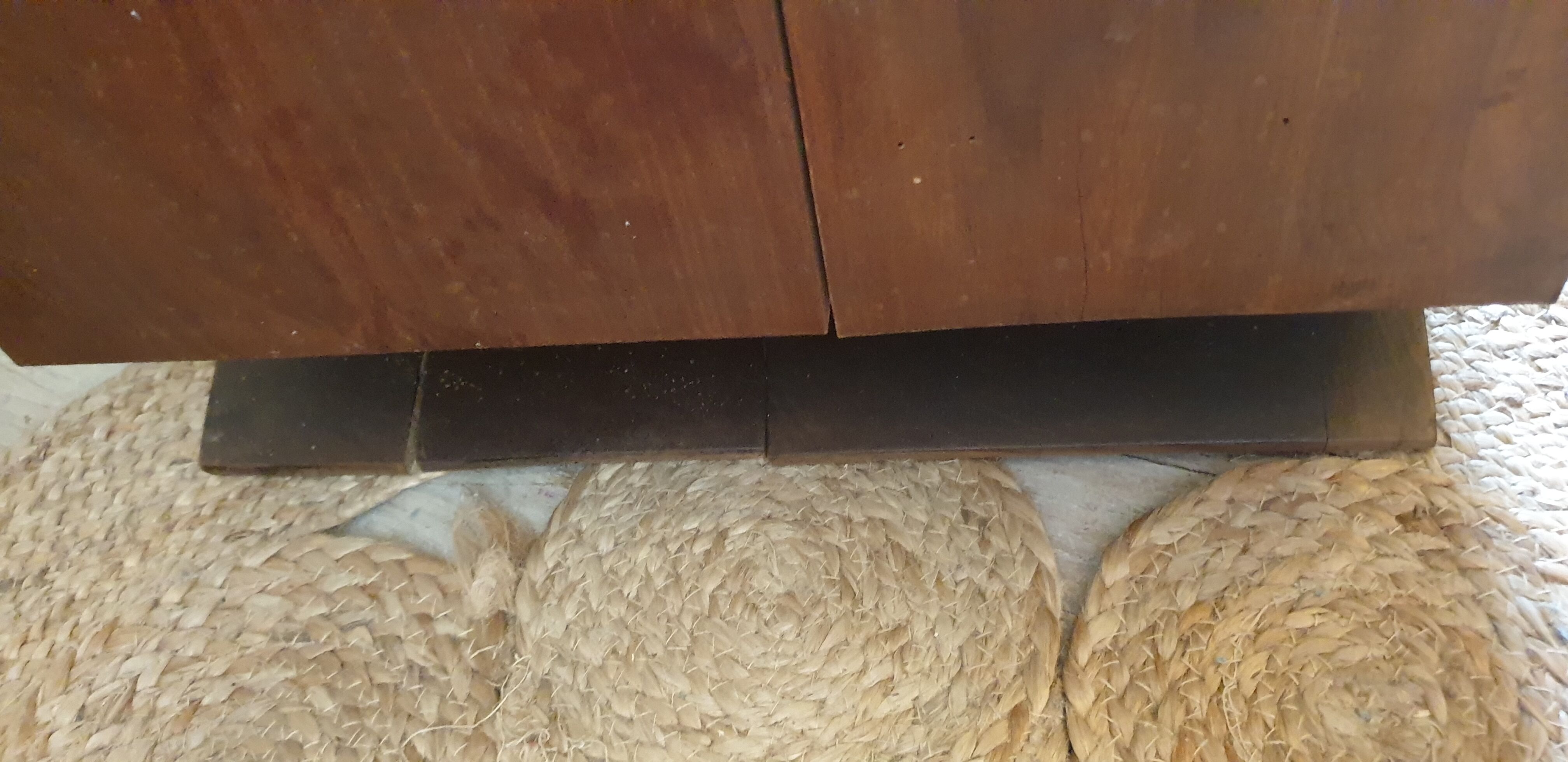 Walnut chest of drawers