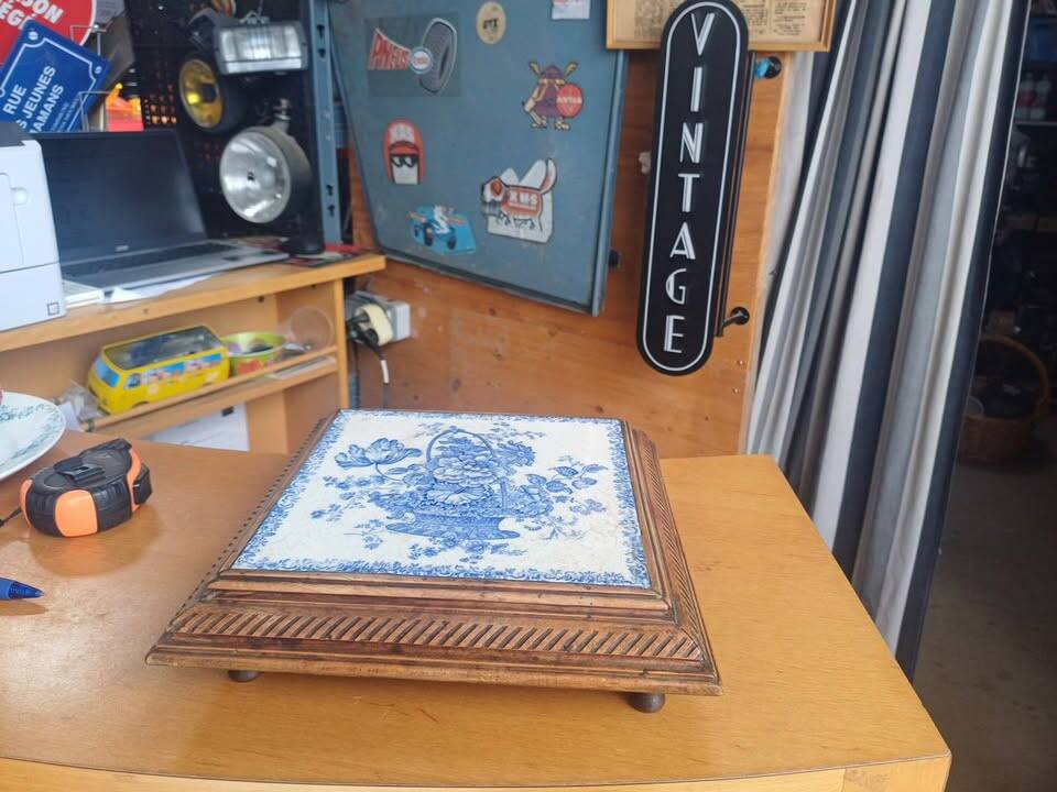 Magnificent Old Trivet Earthenware & Wood - Country Chic Style 26cm