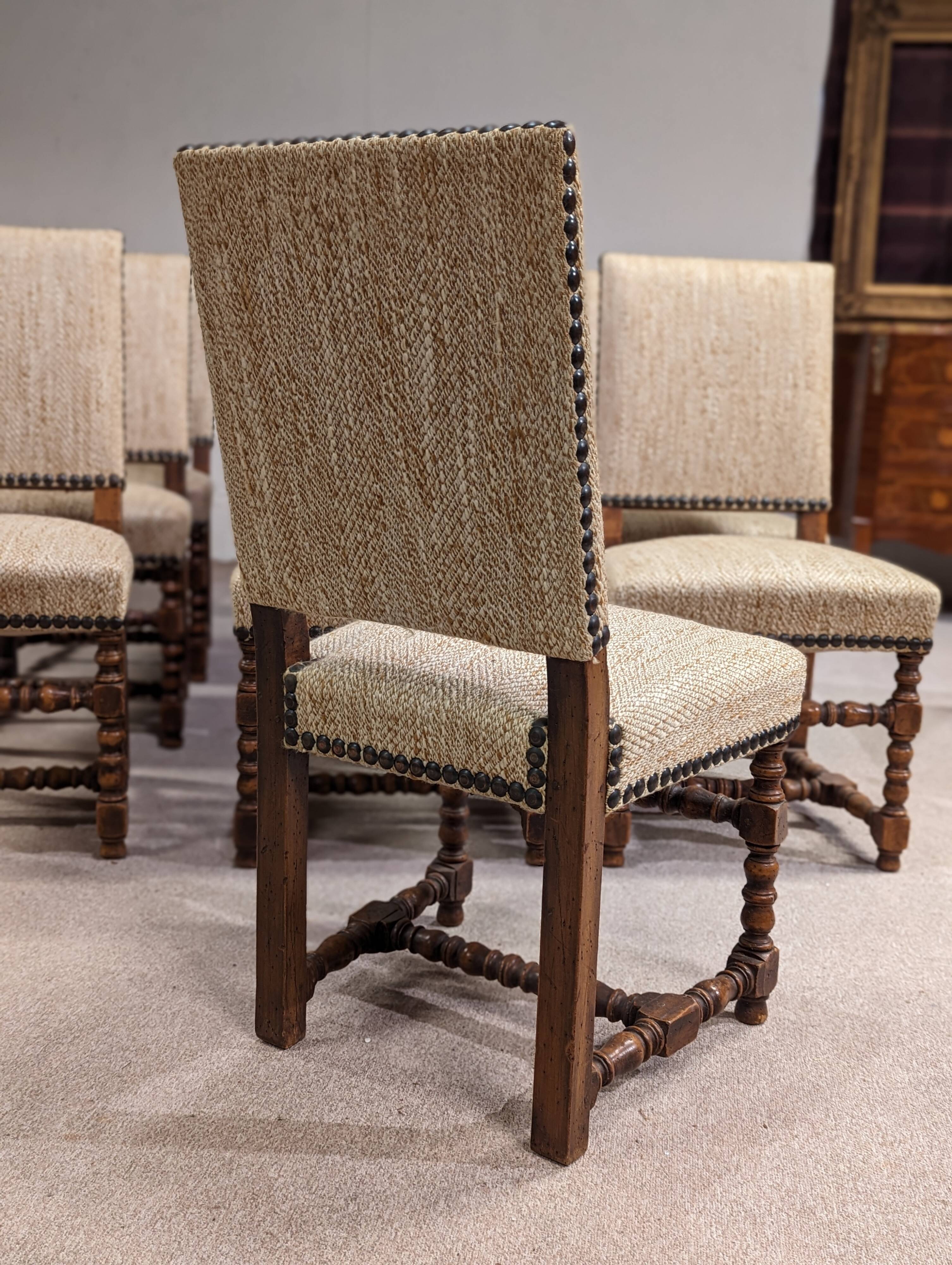 Ensemble de 10 chaises de style louis XIII