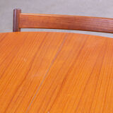 Scandinavian table 119.5 cm