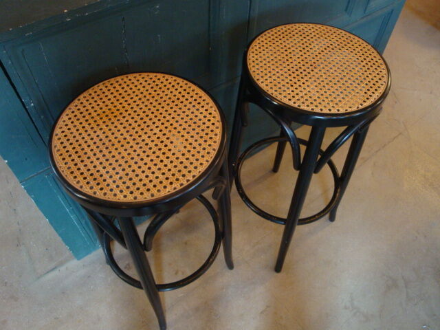 Bar stool