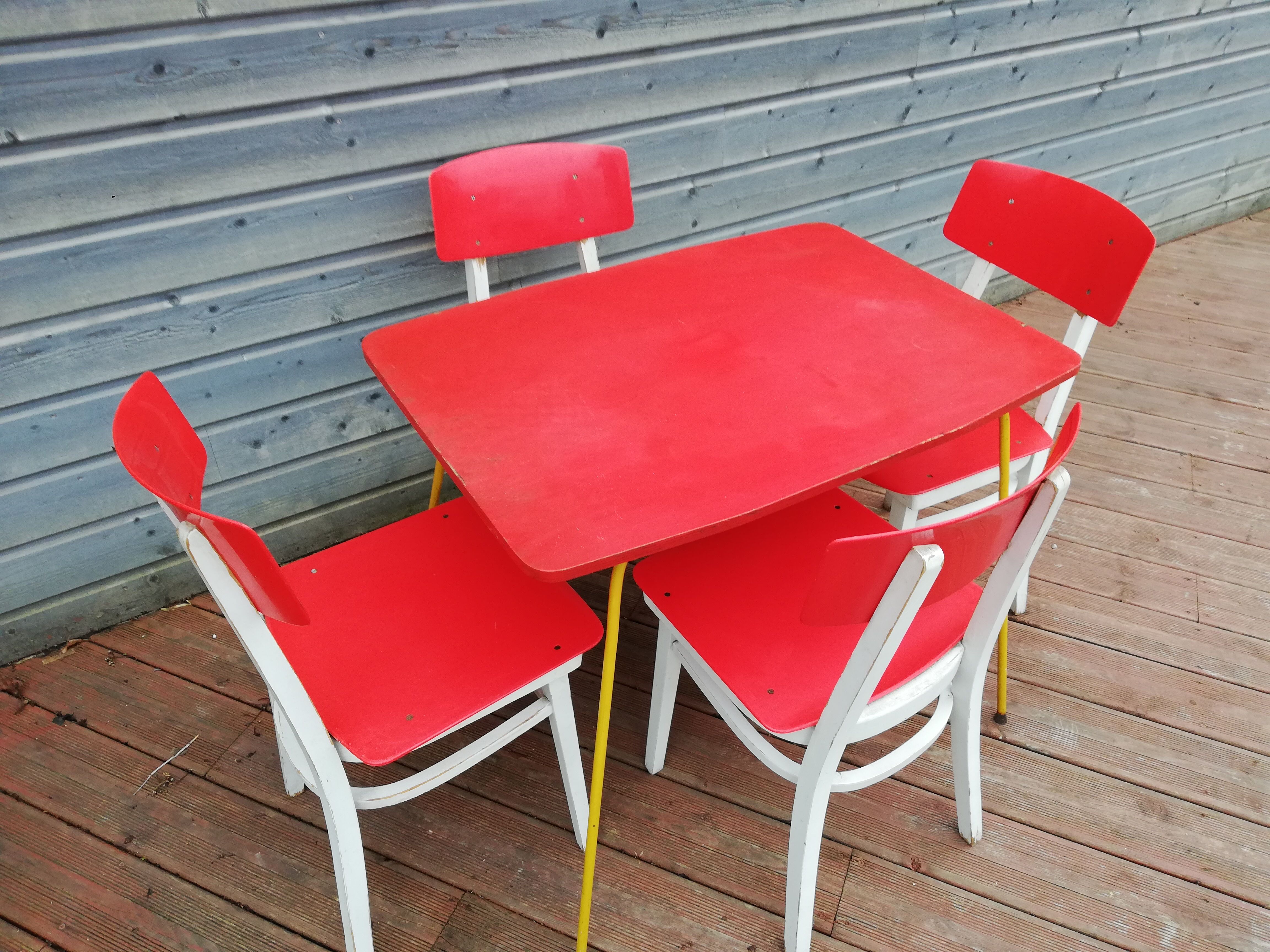 Lot de 4 chaise et une table vintage , années 70