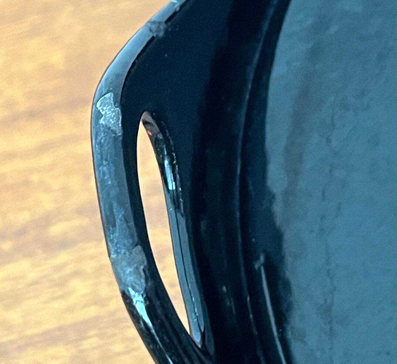 Black enamelled cast iron pot with a teak handle in mid-century style by Timo Sarpaneva for Rosenlew of Finland, 1960s.