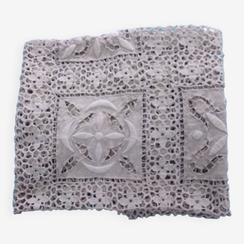 Handmade embroidered all linen decorative napkin. Good condition.