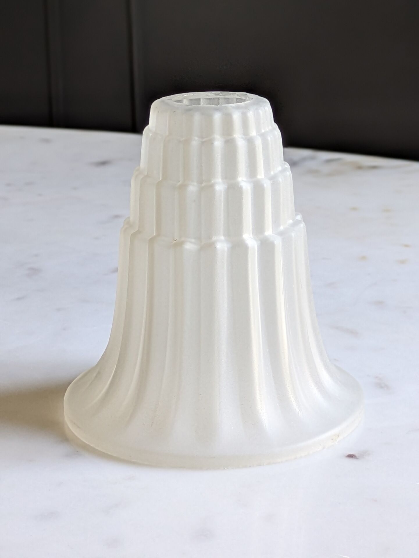 Tulip/shade in moulded glass Art Deco.