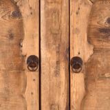 Haut buffet ancien en bois de pin (vers 1920)