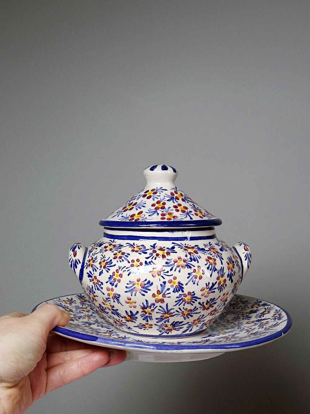 Covered sugar bowl and saucer in ceramic from Alcobaça, Portugal, vintage.
