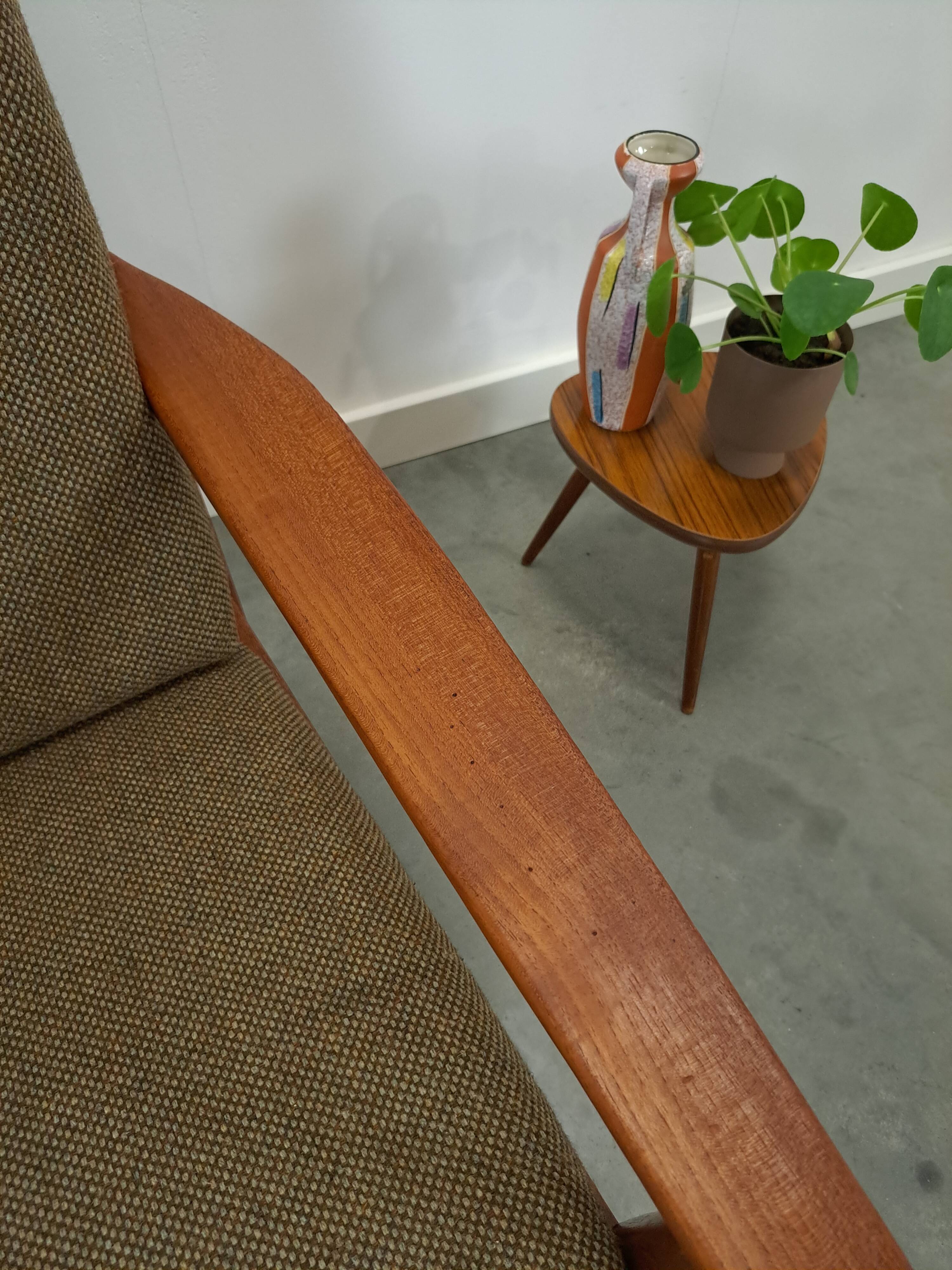 Teak Scandinavische fauteuil met bruin stoffen kussens, stoel 1