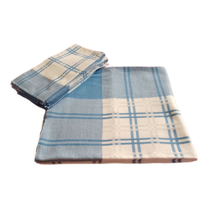 Nappe damassée blanche et bleue
