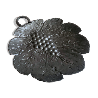 Pocket tray or metal dish with vine leaf and bunch of grapes