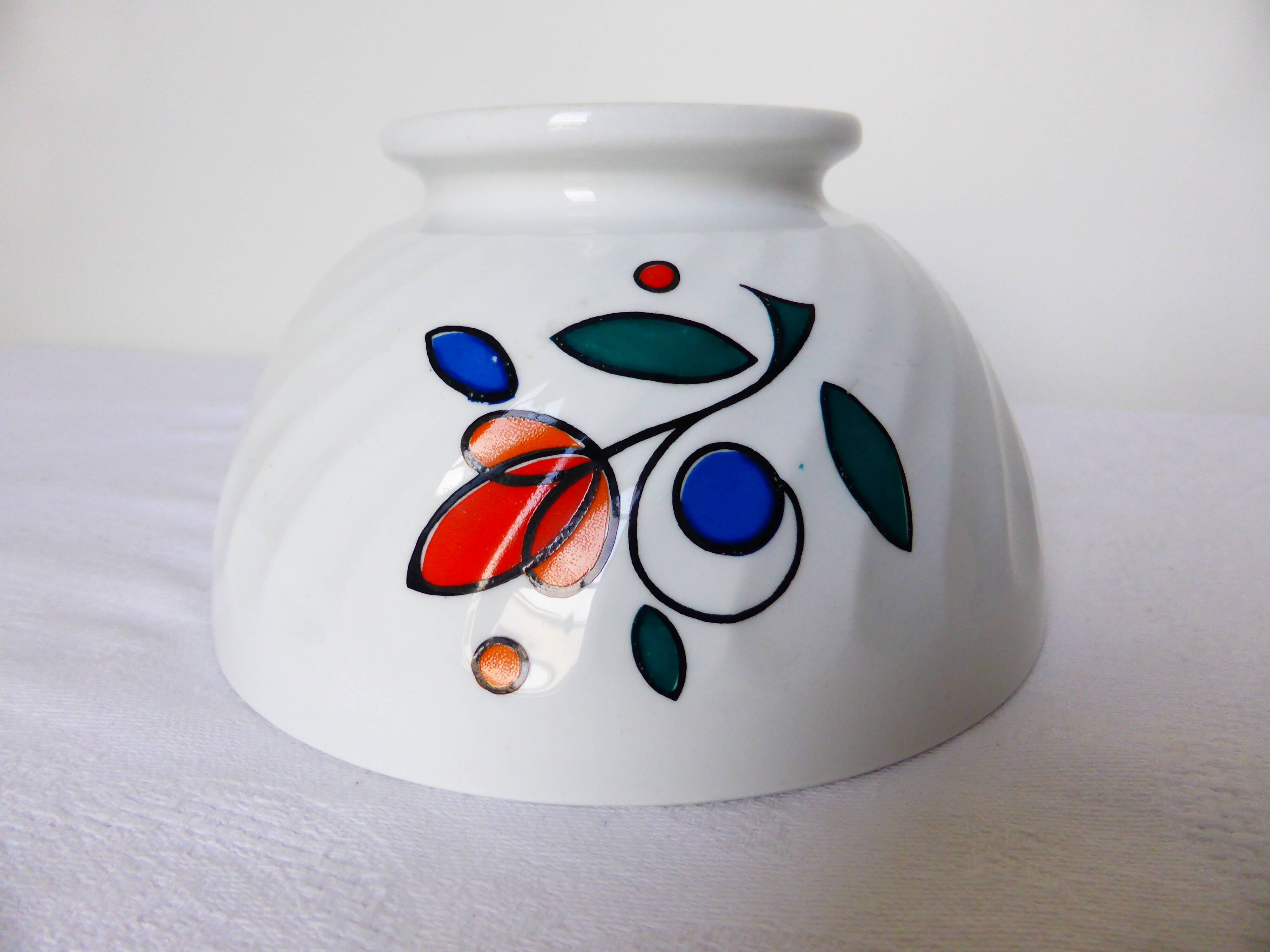 2 vintage Art Deco bowls 210104